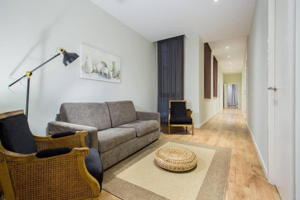 Bright And Modern 4bedroom With Terrace In Ramblas P2 Barcellona